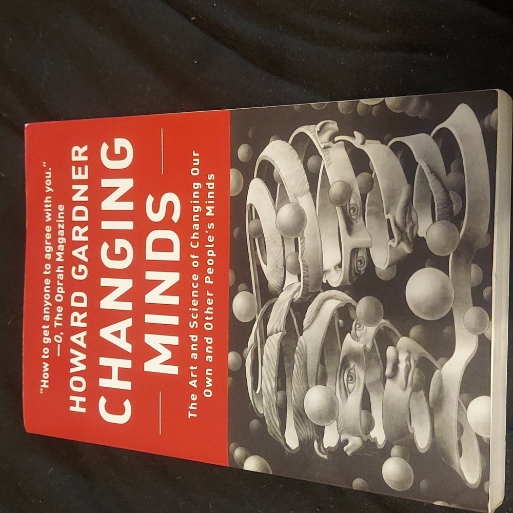 Paper back copy of changing minds by Howard gardner